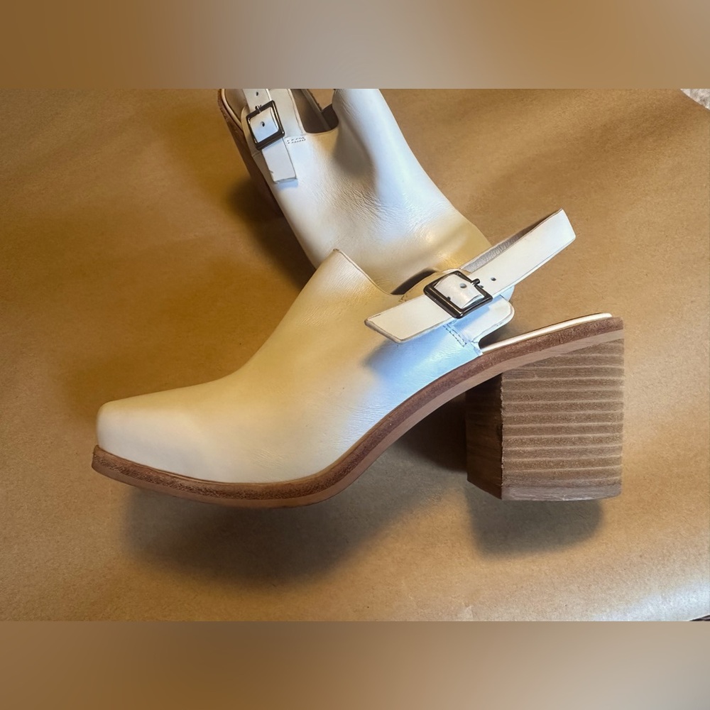 Intentionally Blank Size 8 Honcho White Clog